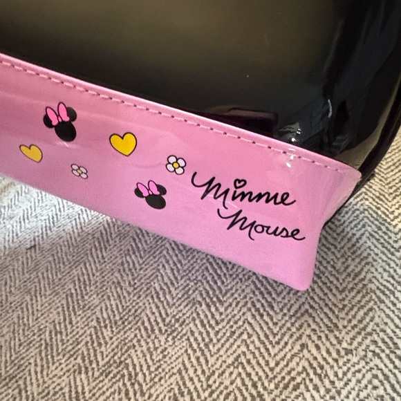The Crème Shop Minnie Mouse Makeup Bag - Picture 5 of 15